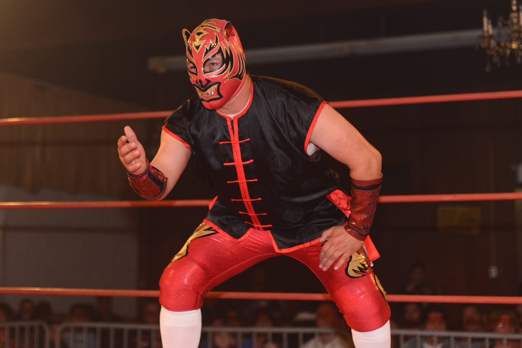 La lucha libre tradicional cumple tres años en Chicago La Raza