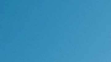 La feligresía católica celebra el Viernes Santo con recreaciones de la crucifixión de Jesucristo.