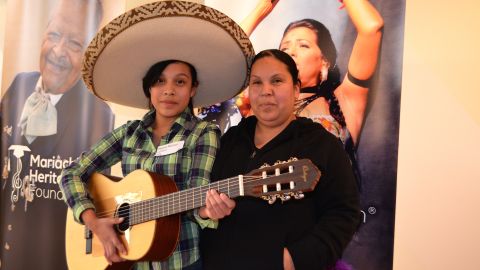 Melanie Martínez, de 14 años, es estudiante de octavo grado de la Calmeca Academy Fine Arts and Dual Language. Ella fue a la audición organizada en Chicago por la Mariachi Heritage Foundation acompañada de su madre Irma García