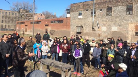 El Alcalde de Chicago Rahm Emanuel se reunió con vecinos y líderes de Pilsen y La Villita este domingo donde anunció el inicio de la construcción del Paseo, un proyecto de cuatro millas de extensión que unirá los barrios Pilsen y La Villita.