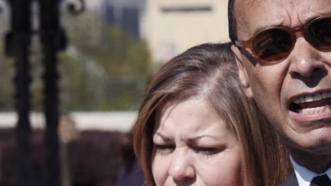 El congresista Luis Gutiérrez dijo que hay "un gran apetito" entre los inmigrantes por convertirse en ciudadanos y votar.