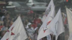 Hispanos lanzan campaña desde EEUU a favor de presos políticos en México. 
Aquí en esta foto, familiares y simpatizantes de los 43 normalistas desaparecidos de Ayotzinapa Guerrero marchan en Ciudad de México tras cumplirse 19 meses de su desaparición.