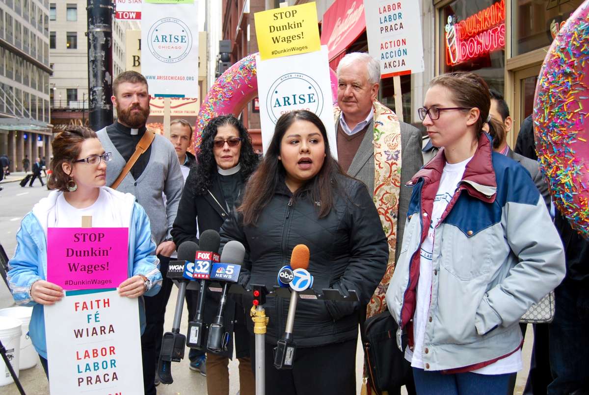 Demandan A Franquicia De Dunkin Donuts Por Irregularidades Laborales En Chicago La Raza