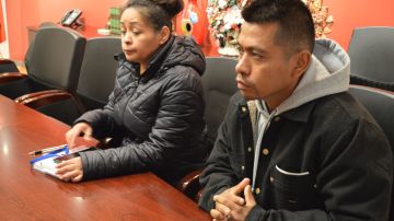 Armando Cruz junto a su hermana, Nancy Cruz, en entrevista con La Raza el pasado 16 de febrero, días después de los asesinatos de la familia Martínez. Nancy Cruz es la madre de Diego Uribe Cruz, el presunto autor de la masacre.