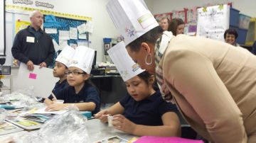 Estudiantes de las Escuelas Públicas de Chicago celebraron la semana ‘Fresh Attitude’ donde tuvieron la oportunidad de conocer cómo los estudiantes franceses se alimentan en sus escuelas.