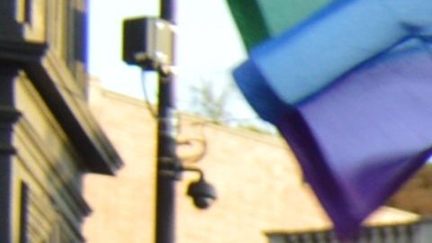 Miembros y simpatizantes de la comunidad LGBT se reunieron esta tarde en Chicago en una emotiva vigilia por la masacre de Orlando.