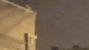 Imagen de un video que muestra lo sucedido el 30 de abril de 2012 cuando policías dispararon contra durante un incidente con sospechosos de robo en Chicago.