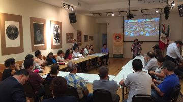 Un taller informativo sobre el programa de vivienda para migrantes “Construye en tu tierra” realizado en Casa Michoacán en el barrio de Pilsen, Chicago, el pasado 28 de julio.