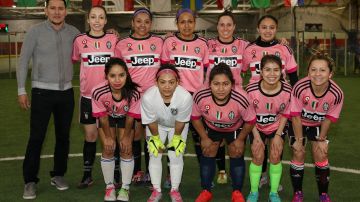 La Liga de Futbol Latinos Unidos permite a las mujeres jugar gratis.