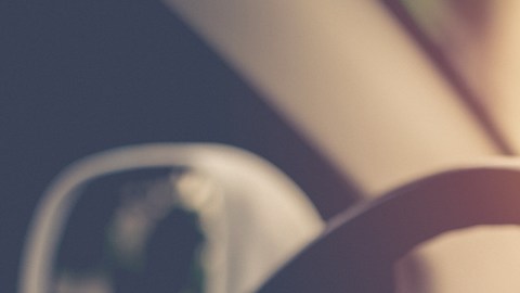 La conducción distraída es una de las principales causas de los choques de vehículos motorizados.