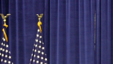 El alcalde de Chicago Rahm Emanuel presentó su plan de seguridad pública en el Colegio Comunitario Malcom X.