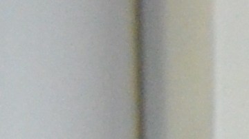 En su casa en el vecindario de Belmont Cragin, el jardinero Carlos Ayala cuenta que padece psoriasis y no tiene seguro médico, pero podrá ahora recibir atención vía el nuevo programa del Condado de Cook.