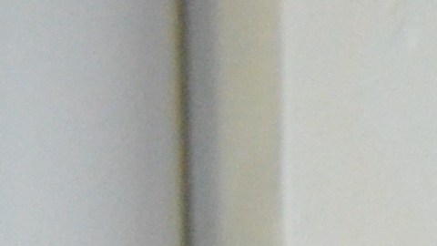 En su casa en el vecindario de Belmont Cragin, el jardinero Carlos Ayala cuenta que padece psoriasis y no tiene seguro médico, pero podrá ahora recibir atención vía el nuevo programa del Condado de Cook.