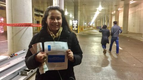 Emocionada y con gran expectativa Diana Hernández asistió a escuchar el último discurso del presidente Barack Obama en el McCormick Place de Chicago. (Belhú Sanabria / La Raza)