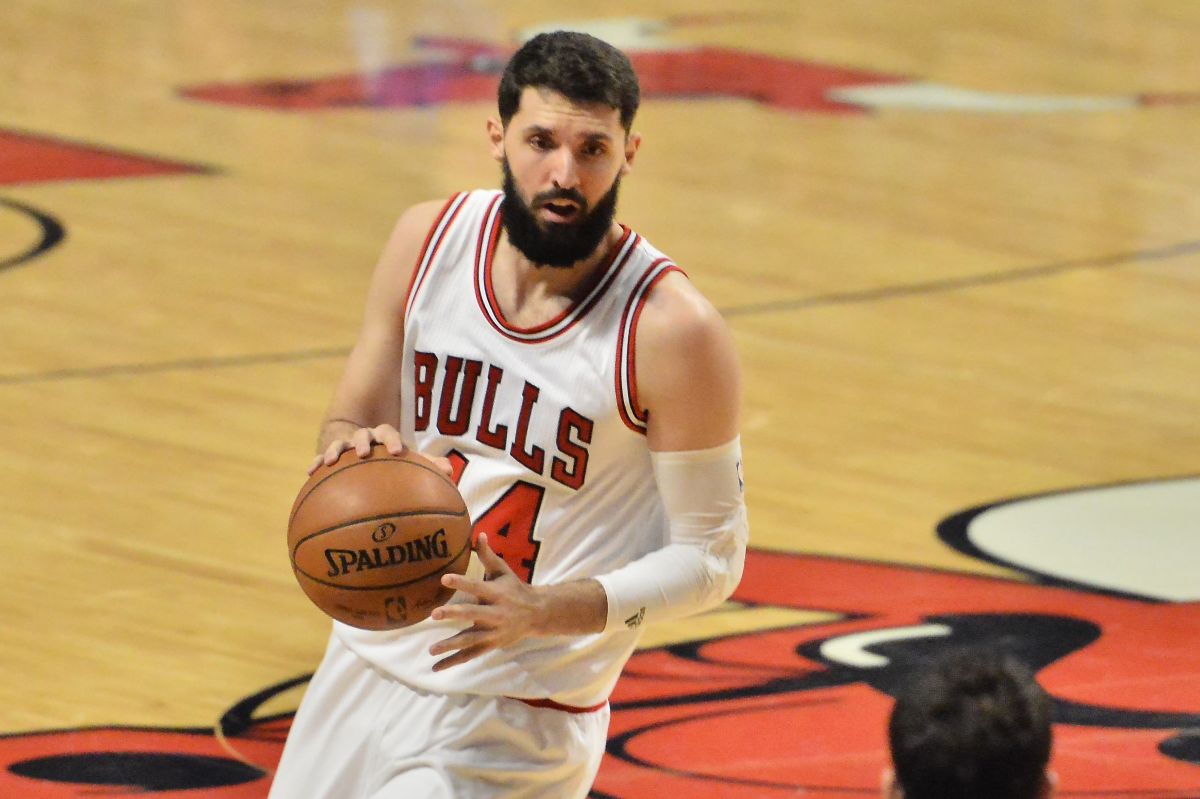 Nikola Mirotic ha tenido una campaña difícil con los Bulls de Chicago. (Javier Quiroz / La Raza)