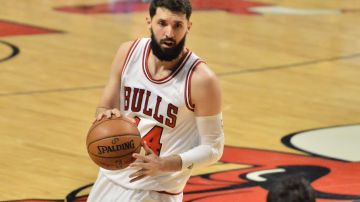 Nikola Mirotic ha tenido una campaña difícil con los Bulls de Chicago. (Javier Quiroz / La Raza)