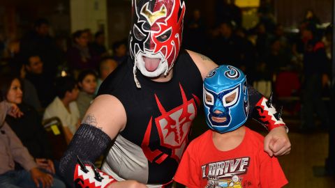 Las luchas son el domingo 19 de marzo a las 5 de la tarde en el Eagles Club. (Javier Quiroz / La Raza)