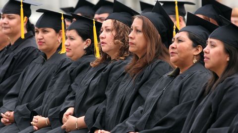 Los adultos también puede concluir sus estudios de preparatoria  si se les dan alternativas.