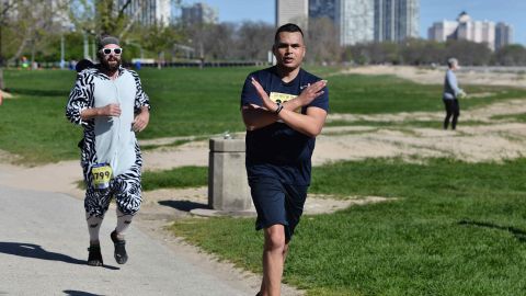 Mario Castrejón vive de retos deportivos,  desde una milla hasta un maratón. (Javier Quiroz / La Raza)