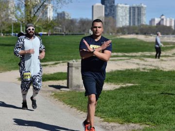 Mario Castrejón vive de retos deportivos,  desde una milla hasta un maratón. (Javier Quiroz / La Raza)