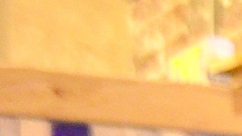 Las hermanas Hilda y Maribel Burgos en el mercadito artesanal en la Catrina Café del barrio de Pilsen. (Belhύ Sanabria / La Raza)