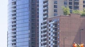 Carrera de patitos en el Río Chicago, en beneficio de Special Olympics Illinois.