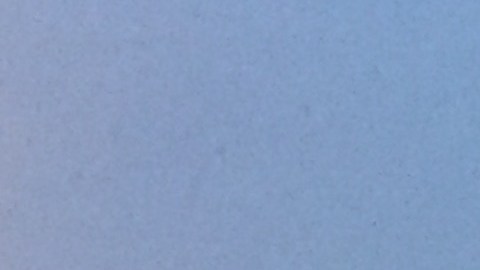 Estudiantes del vecindario de Brighton Park se manifiestan contra los recortes de presupuesto en las escuelas públicas.