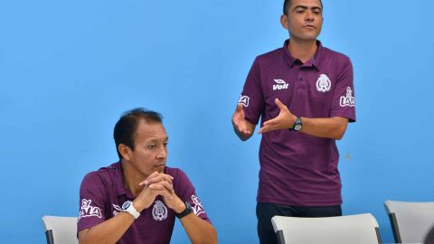 Hugo León Guajardo y Miguel Ángel Ayala estuvieron en Chicago capacitando árbitros y jugadores. (Javier Quiroz / La Raza)