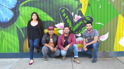 Cuatro dreamers son parte de la banda Quinto Imperio del barrio de Las Empacadoras. (Belhú Sanabria / La Raza)