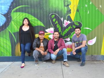 Cuatro dreamers son parte de la banda Quinto Imperio del barrio de Las Empacadoras. (Belhú Sanabria / La Raza)