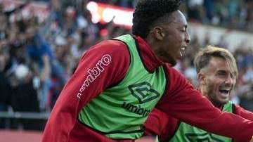 El delantero del Girona Cristian Portugués 'Portu' celebra con sus compañeros su gol al Real Madrid. (Foto: EFE/Robin Townsend)