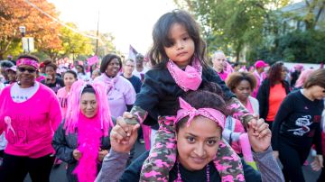 La caminata en apoyo a la lucha contra el cáncer de seno, organizada por la Sociedad Americana contra el Cáncer, es este sábado 21 de octubre de 2017, 8 am, en el Soldier Field de Chicago.
