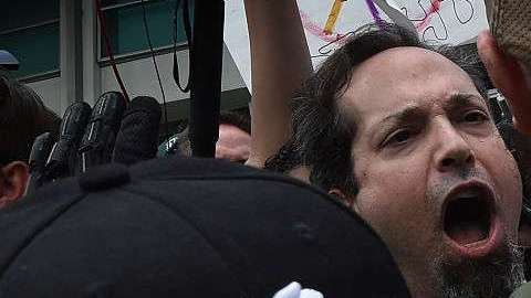 Las protestas y los insultos antiinmigrantes marcaron muchos de los mítines de Donald Trump.