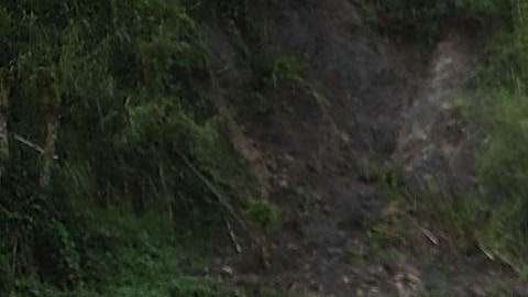 Los pobladores de la isla sigue padeciendo el devastador paso del huracán María.