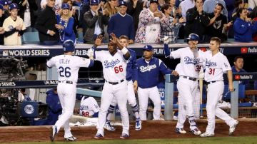 Fiesta en el dugout de Dodgers. Christian Petersen/Getty Images