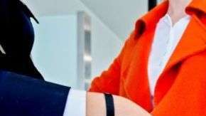 Las nuevas medidas podrían incluir breves entrevistas de seguridad con los pasajeros en el check-in o la puerta de embarque, dicen las aerolíneas.