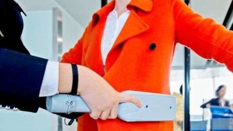 Las nuevas medidas podrían incluir breves entrevistas de seguridad con los pasajeros en el check-in o la puerta de embarque, dicen las aerolíneas.