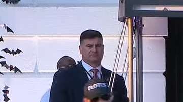 La pareja presidencial repartió dulces a los niños en la Casa Blanca.