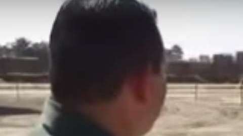 El periodista realizaba un reportaje sobre los prototipos del muro.