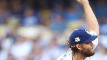 Clayton Kershaw se mide a Dallas Teuchel en la Serie Mundial. Getty Images.