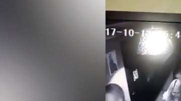 Cámaras de seguridad captaron al trío saliendo del club nocturno.
