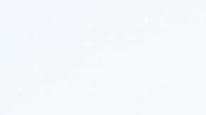 Efectivos del Servicio Secreto patrullan junto a la valla norte de la Casa Blanca en Washington DC.