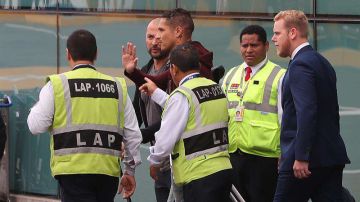 Paolo Guerrero al llegar a Lima. EFE