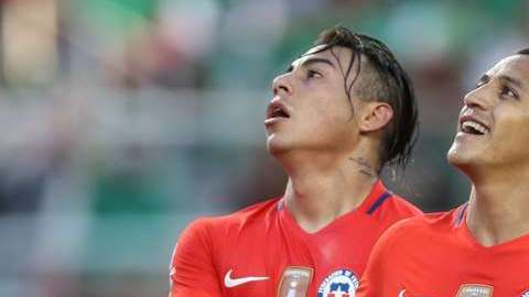 Los chilenos Alexis Sánchez y Eduardo Vargas, en la Copa América.