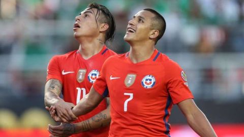 Los chilenos Alexis Sánchez y Eduardo Vargas, en la Copa América.