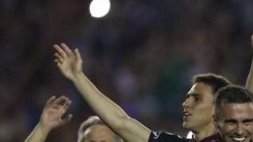 Jugadores de Lanús celebran su triunfo ante River Plate y su pase a la final de la Copa Libertadores 2017. (Foto: EFE/David Fernández)