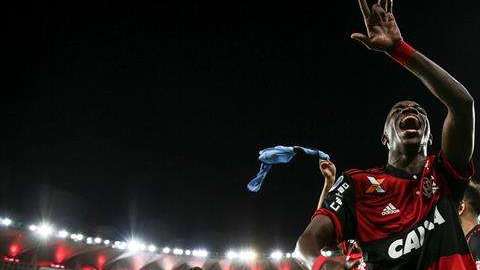 Vinicius Junior celebra la clasificación del Flamengo. EFE
