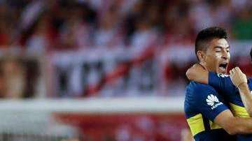 Los jugadores de Boca Juniors celebran su victoria ante River Plate en la Superliga argentina. (Foto: EFE/David Fernández)