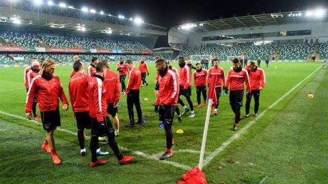 Futbolistas suizos asisten a una sesión de entrenamiento en Windsor Park, en Belfast, Reino Unido, donde enfrentarán a Irlanda del Norte. (Foto: EFE/LAURENT GILLIERON)