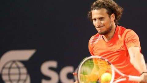 El futbolista uruguayo Diego Forlán durante un juego de exhibición en el   Abierto de Uruguay. (Foto: EFE/Raúl Martínez)